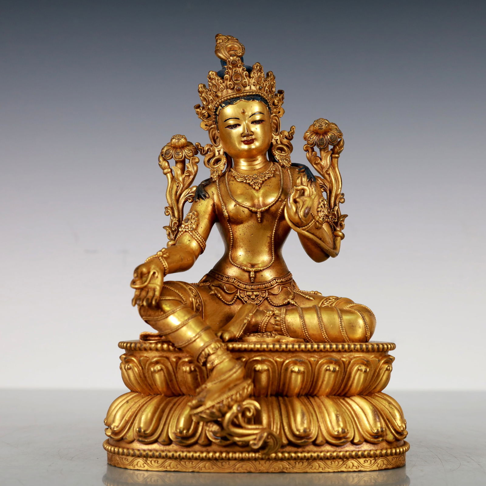 A Exquisite Gilt Bronze Statue of Tara Buddha statue  (1 of 9)
