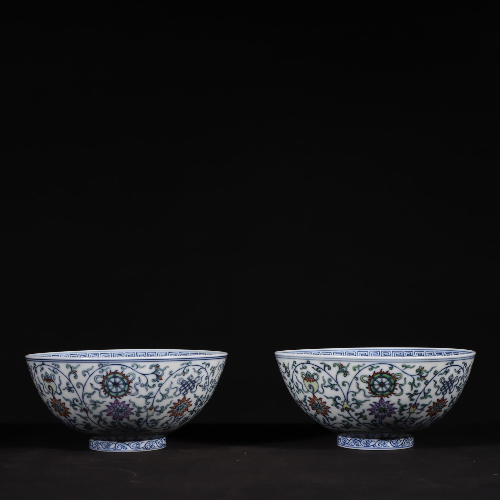 A Exquisite A pair of Doucai Lotus Pattern Eight Treasures Pattern Bowl  (1 of 9)