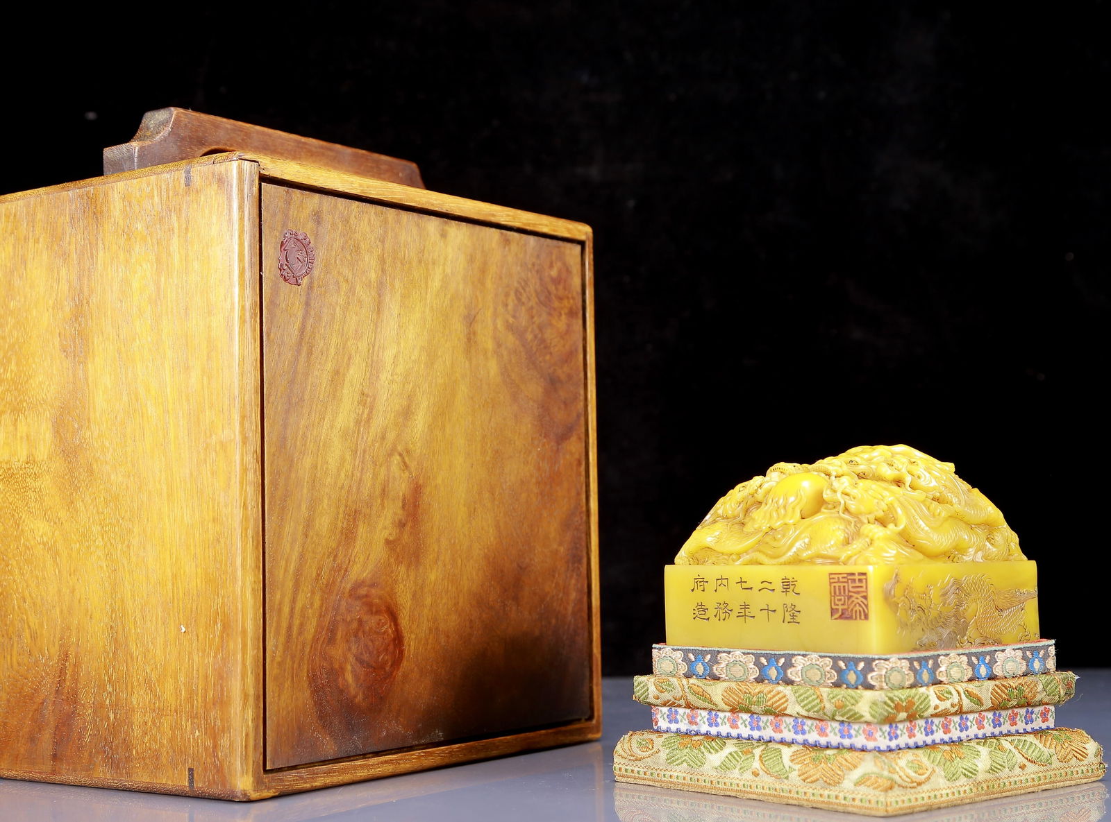 An Exquisite Tianhuang Stone Dragon Pattern Seal (1 of 11)