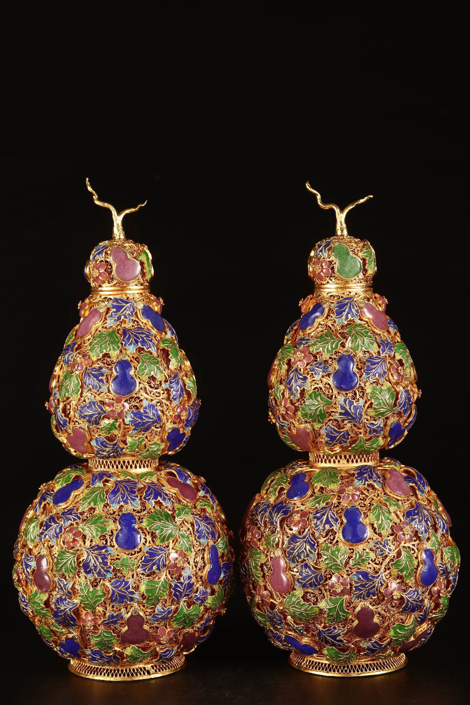 A Pair of Rare Gilt Bronze Inlaid Gems Gourd Pattern Gourd-Shaped Vases (1 of 9)