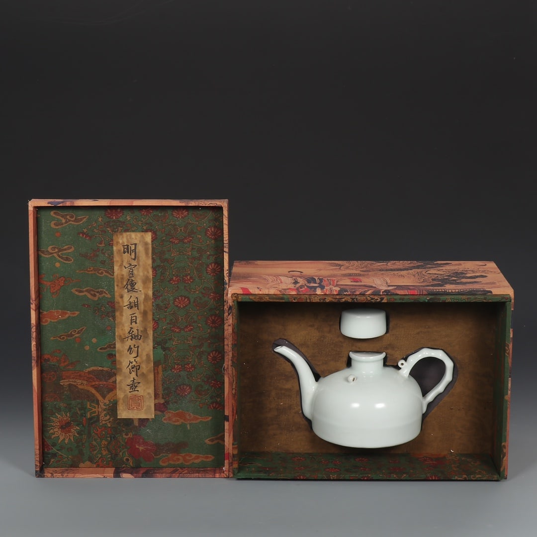 An Exquisite White Glazed Ewer (1 of 9)