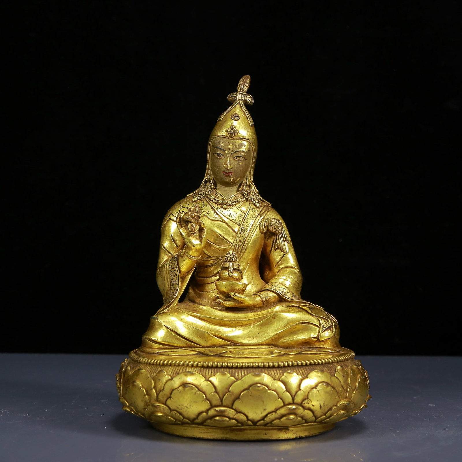 A Solemn Gilt Bronze Statue of Padma Sambhava: A Solemn Gilt Bronze Statue of Padma Sambhava,Ming Dynasty, China,Size:16cmx24cm,Weight:3385g 铜鎏金莲花生大士像，明代