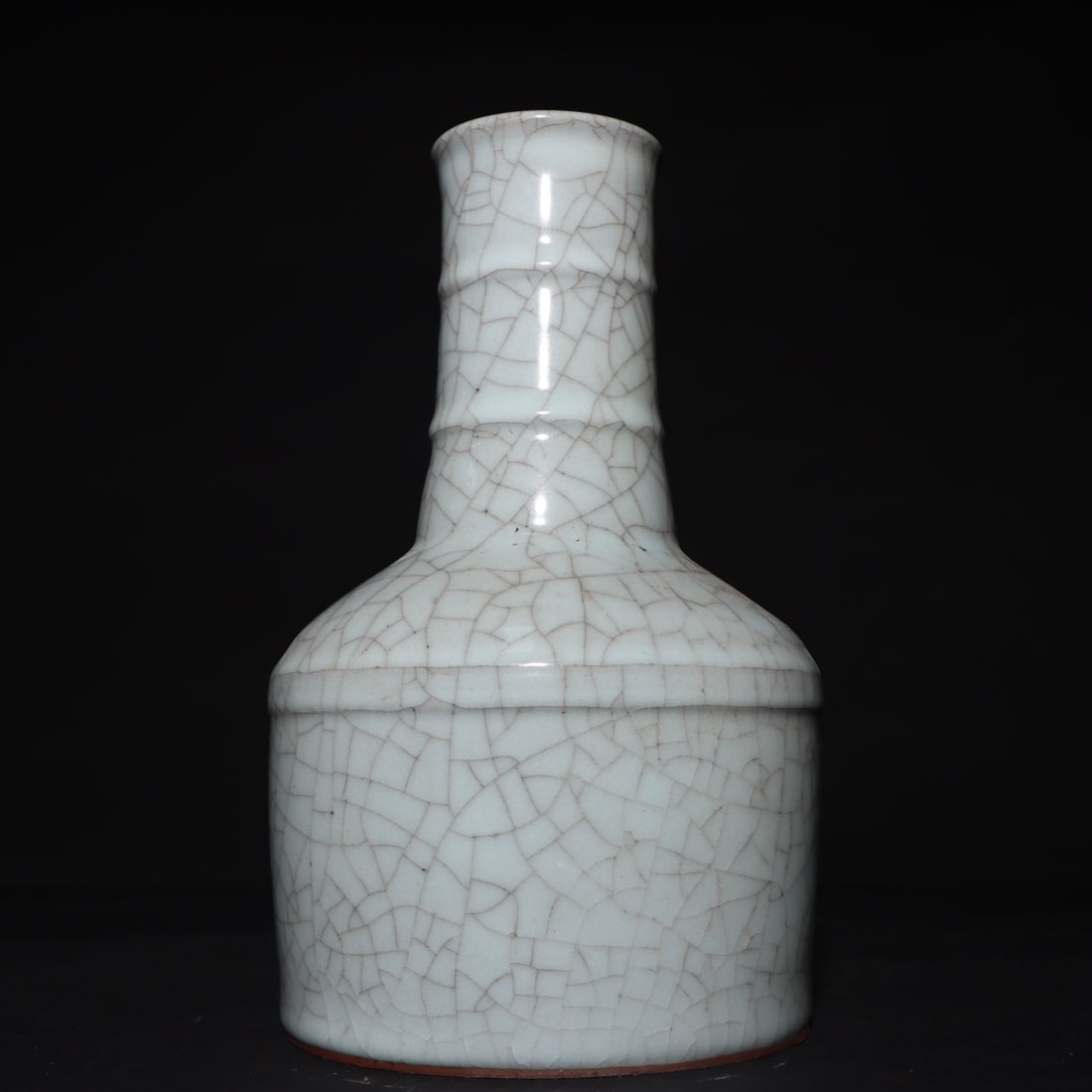 A Exquisite Guan yao Celadon Glzed Vase  (1 of 9)