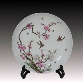 An Exquisite Famille-Rose Flower and Bird Pattern Plate (1 of 8)