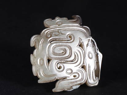 A Exquisite White Jade Ornament : A Exquisite White Jade Ornament Han Dynasty, China Size:6.5cmx6.2cmx0.6cm&#20013;48g&#30333;&#29577;&#20113;&#32441;&#20329; &#20013;&#22269;&#27721;&#20195;