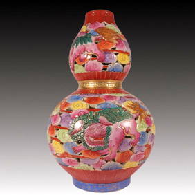 A Huge Enamel Carved Painted Gold Lion Pattern Gourd-Shaped Vase (1 of 8)