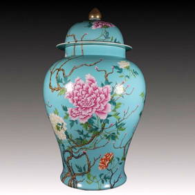 A Huge Turquoise Ground Famille-Rose peony Pattern Cover Jar (1 of 8)