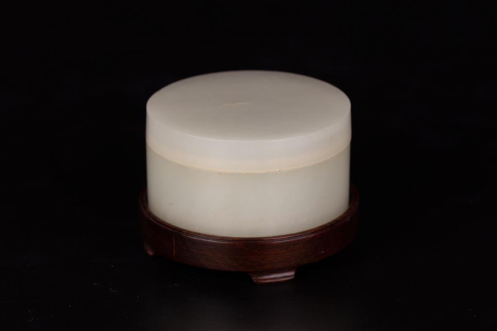 White Jade Carved Round Box with Lid, 20th Century (1 of 12)