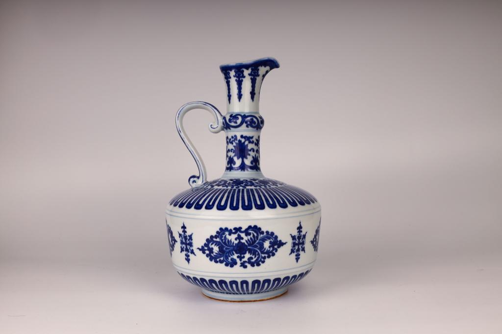 A Blue White Ewer, Yongzheng Mark, 20th Century (1 of 7)