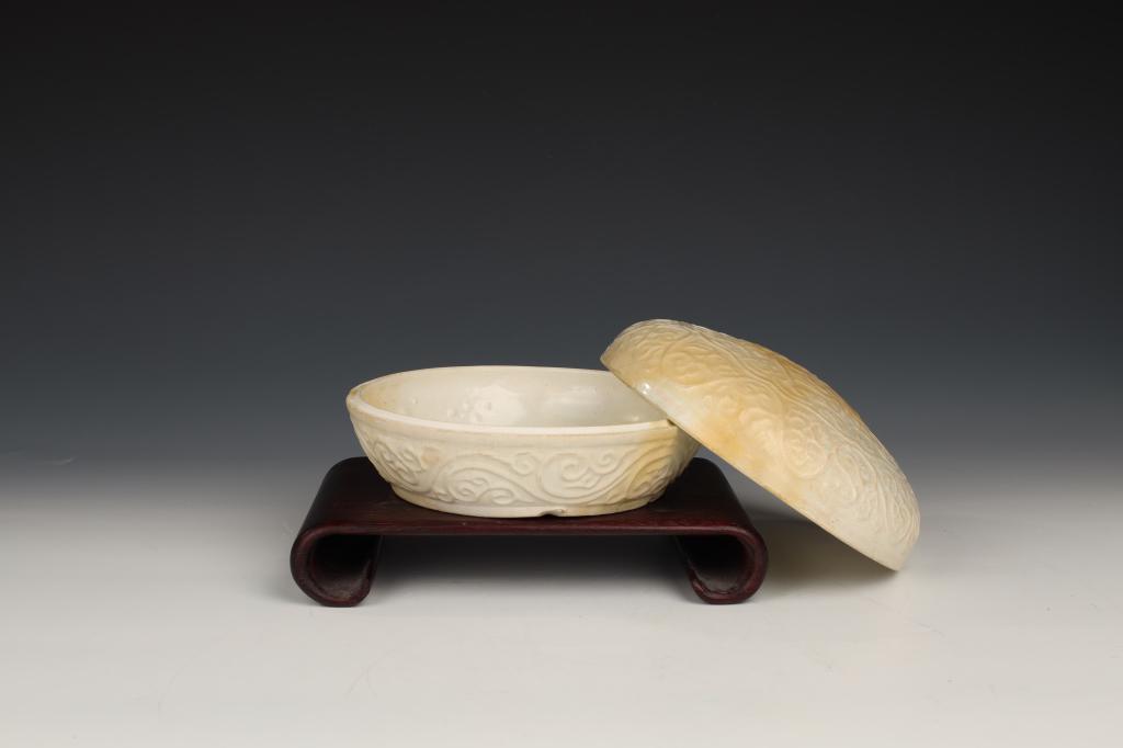 Dehua Blanc-de-Chine Box and Cover, Southern Song or Yaun Dynasty (1 of 6)