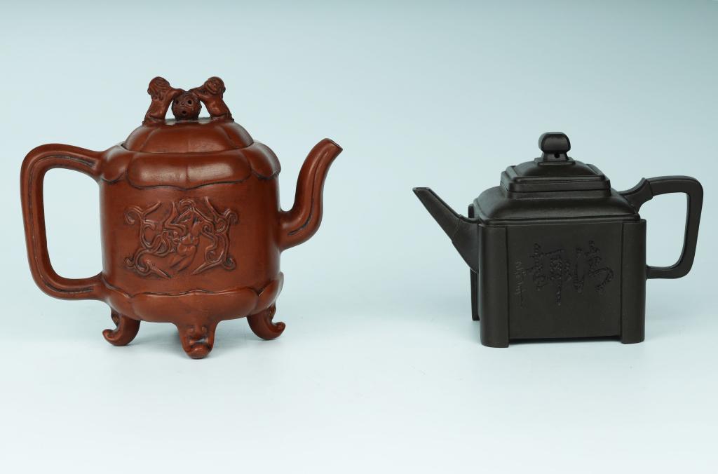 Two Yixing Zisha Teapots (1 of 18)