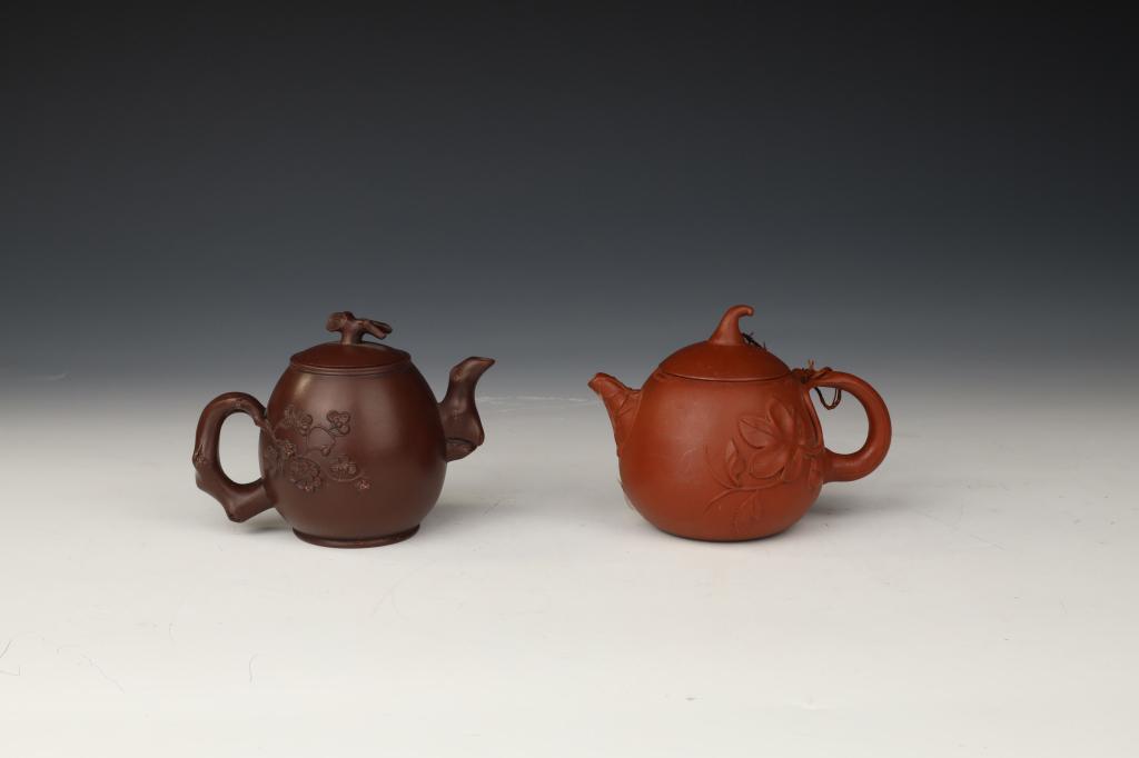 Two Yixing Zisha Stoneware Tea Pots (1 of 17)