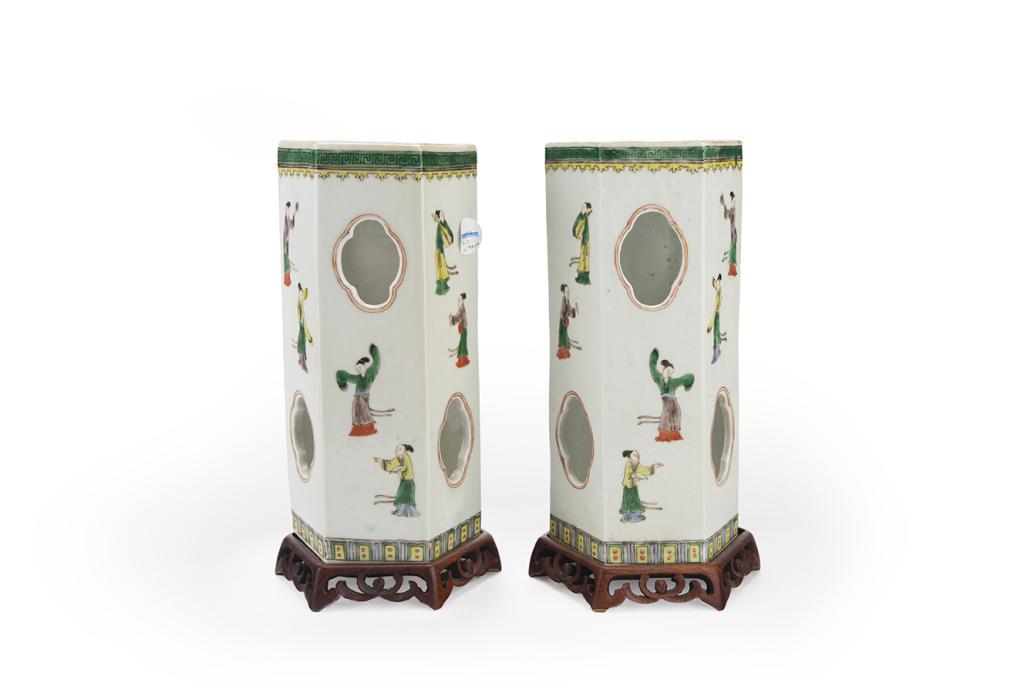 Pair of Export Famille Verte Porcelain Hat Holders (1 of 16)