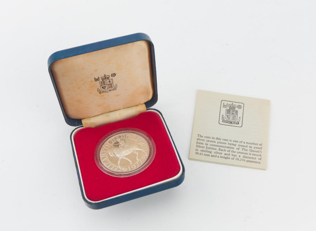 Silver Sterling Coin in Commemoration of The Queen's Silver Jubilee, 1977 (1 of 5)