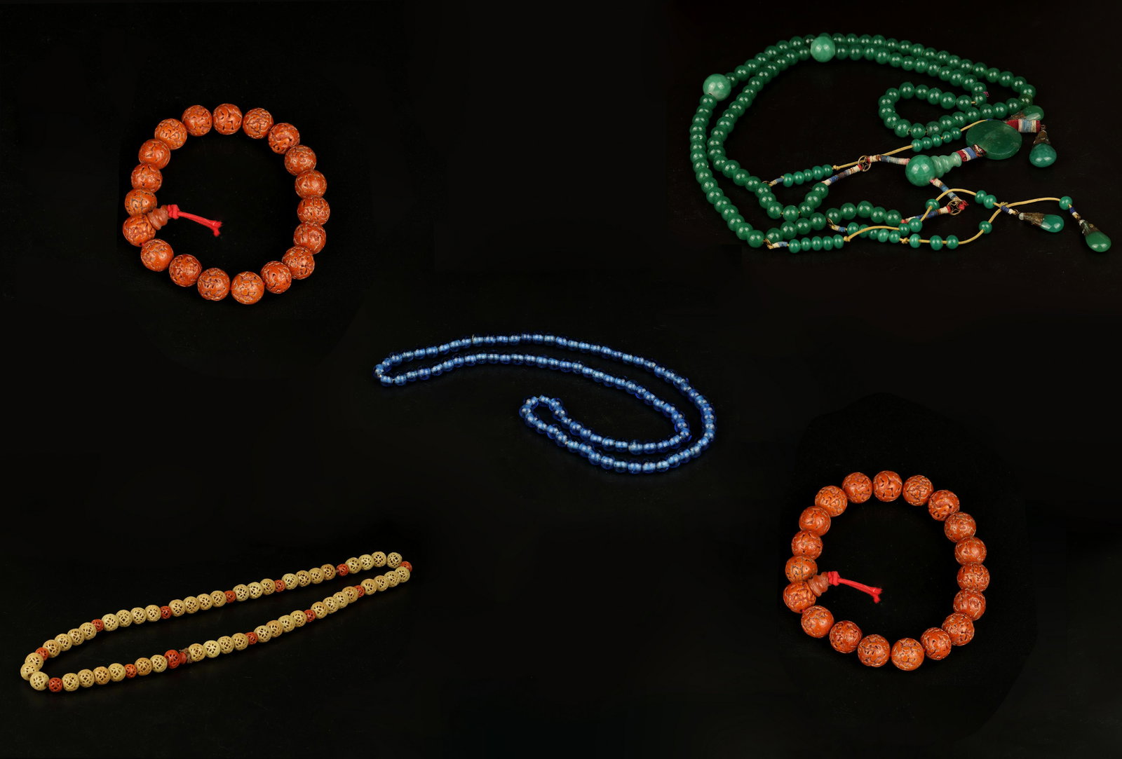 Peking Glass Chaozhu Court Necklace, Carved Shoushan Bracelets, Beads (5): Dimensions: smallest 3 1/8" (8cm) Dia, Largest 30" (76cm) L 各式手串项链一组5件