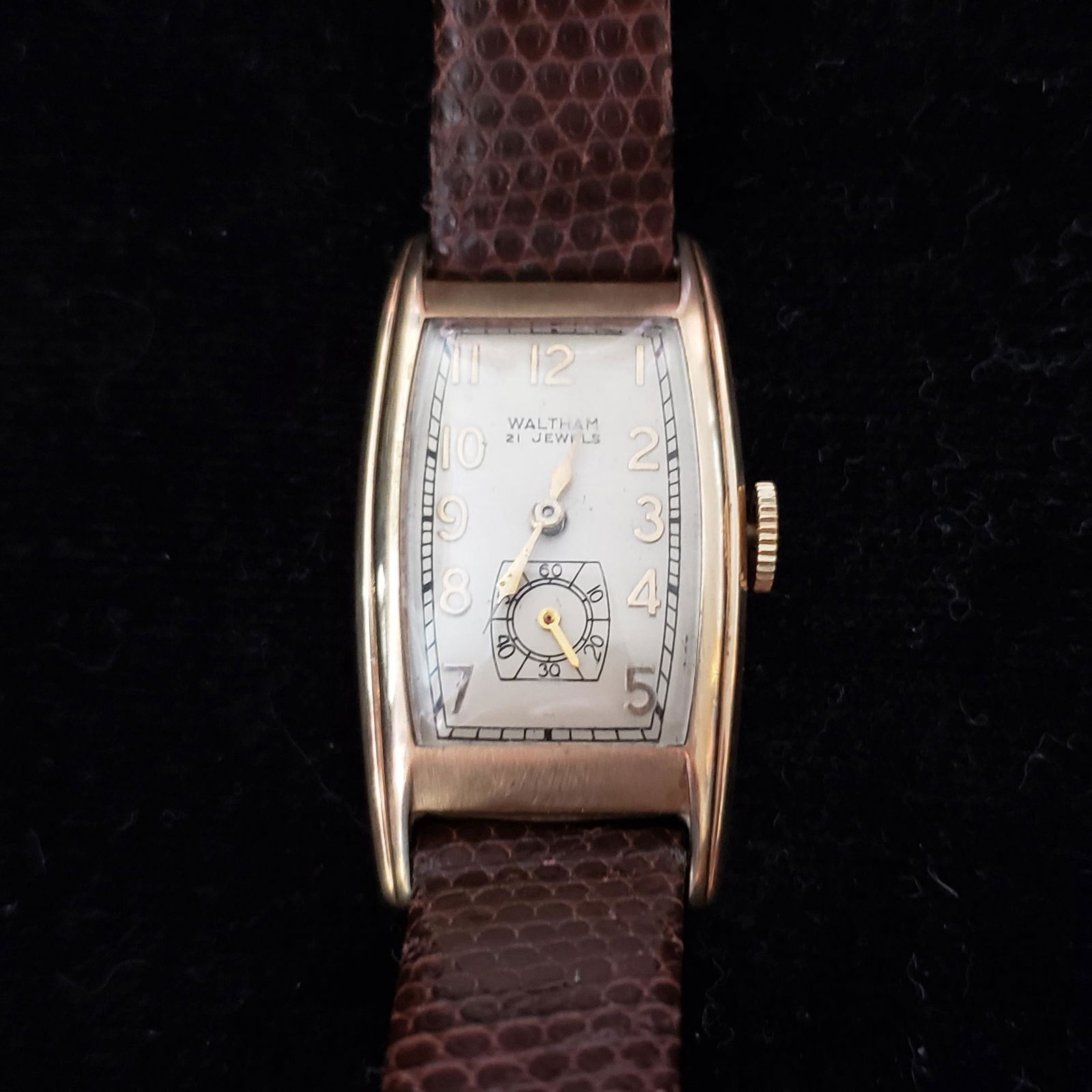 1938 12J 10K Gold filled Waltham wristwatch with genuine leather band (1 of 4)