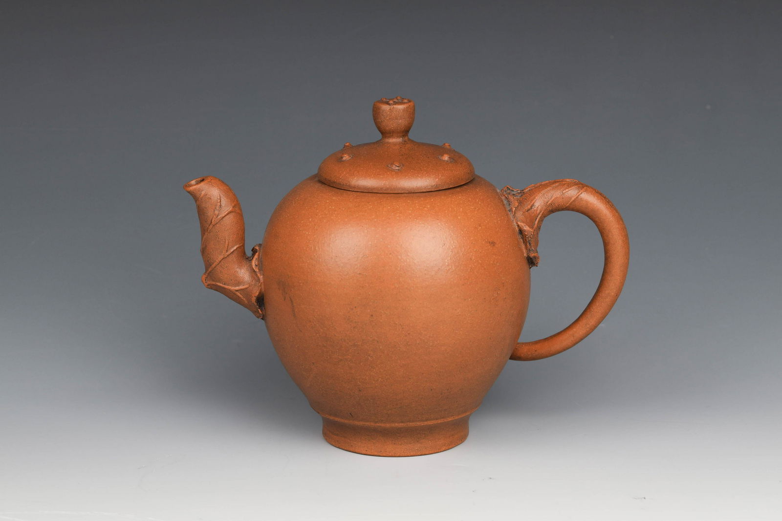 Lotus Seedpod Yixing Zisha Teapot: 4 3/4" (12cm) H莲蓬紫砂壶