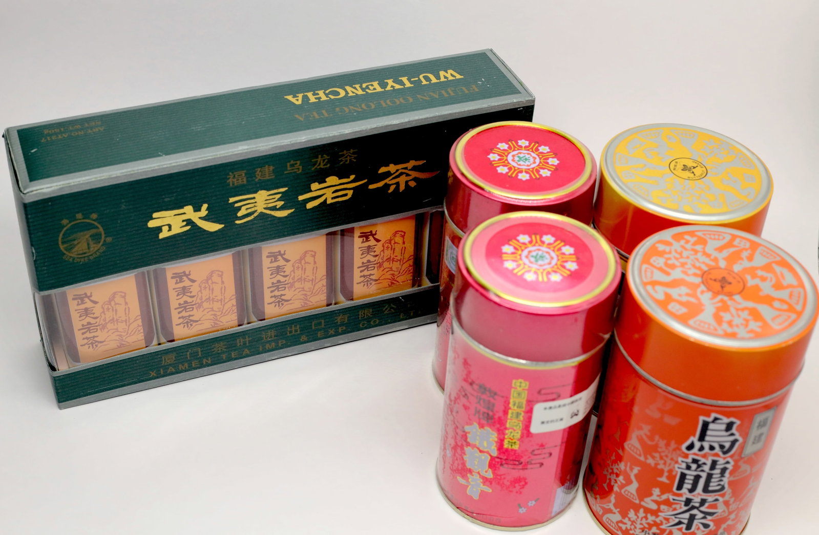 Oolong Tea from the 80s (Iron Can) (x2); Tie Guan Yin from the 90s (Iron Can) (x2); Wuyi Rock Tea: Dimensions:15*9(cm)；15*7.5(cm)；28*16*5(cm)80年代乌龙茶（铁罐）（x2）;90年代铁观音（&