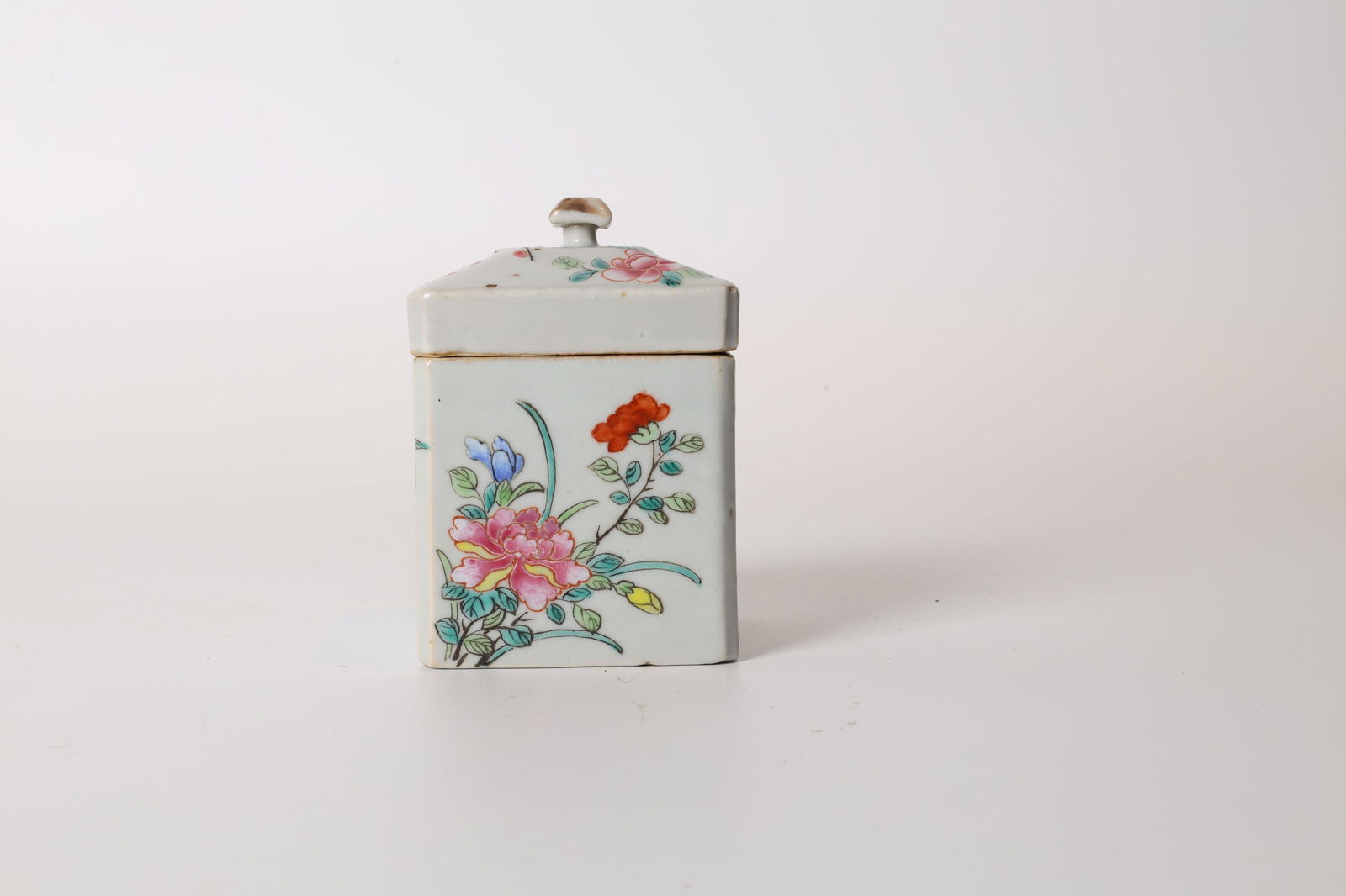 Famille Rose Square Tea Caddy with Flower and Bird Motifs, Qing Dynasty (1 of 11)