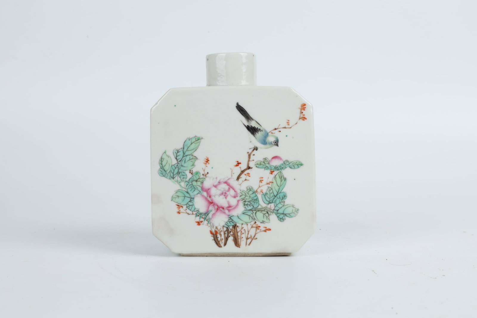 19th Century Famille-rose Floral and Bird Tea Caddy: Dimensions: 14cm H19世纪粉彩花鸟茶叶盒一件