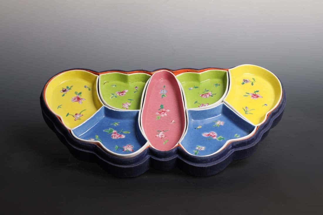 A Chinese Famille Rose Porcelain "Butterfly" Sweetmeat Set ,7 pieces Qing dynasty (1 of 7)