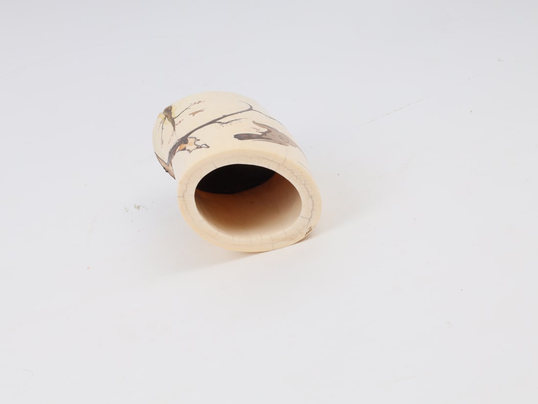 Japanese Bone Pen Holder，20th Century: 20世纪制日本骨制笔筒 Dimensions:15cmH
