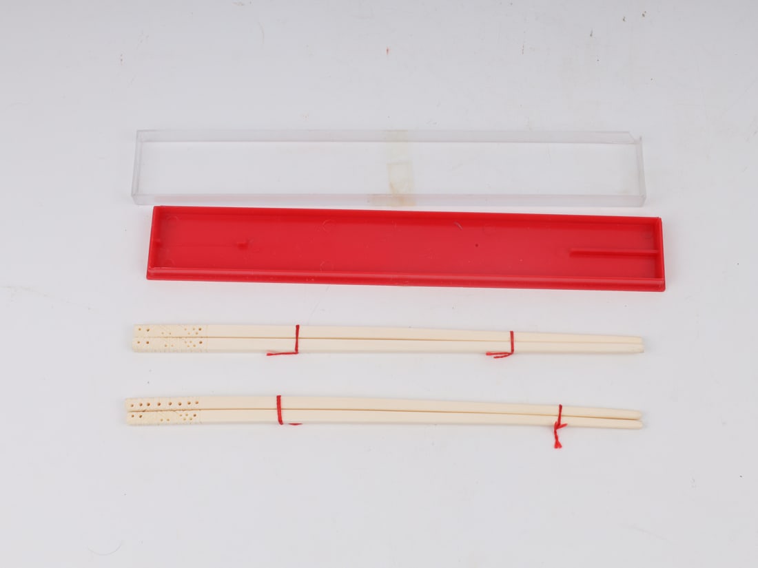 Bone Carved Pair of Chopsticks (2 sets)，20th Century: 20世纪制骨制筷子2双 Dimensions:25cmL