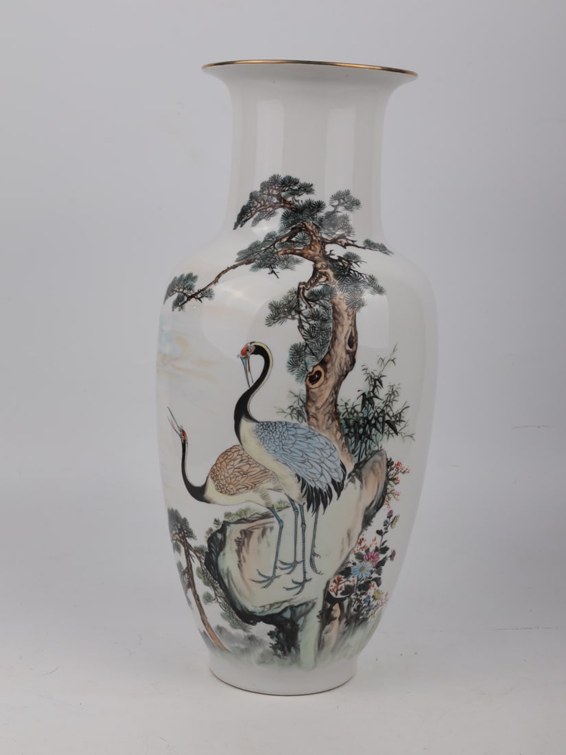 Vase with Pine and Crane Motif, Symbolizing Longevity 20th Century: 20世纪松鹤延年花瓶一支Dimensions: 41.5cmH