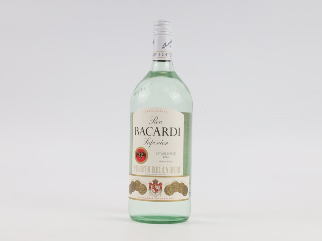 20th Century Bacardi Superior Rum: Bacardi Superior Rum百加得白朗姆酒一瓶