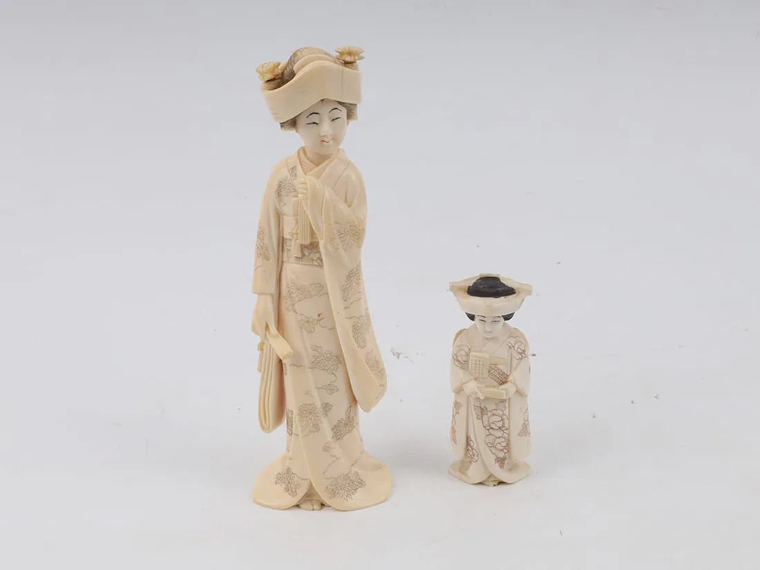 Two Carved Bone Japanese Courtesan Figures Japan 20th Century (1 of 9)