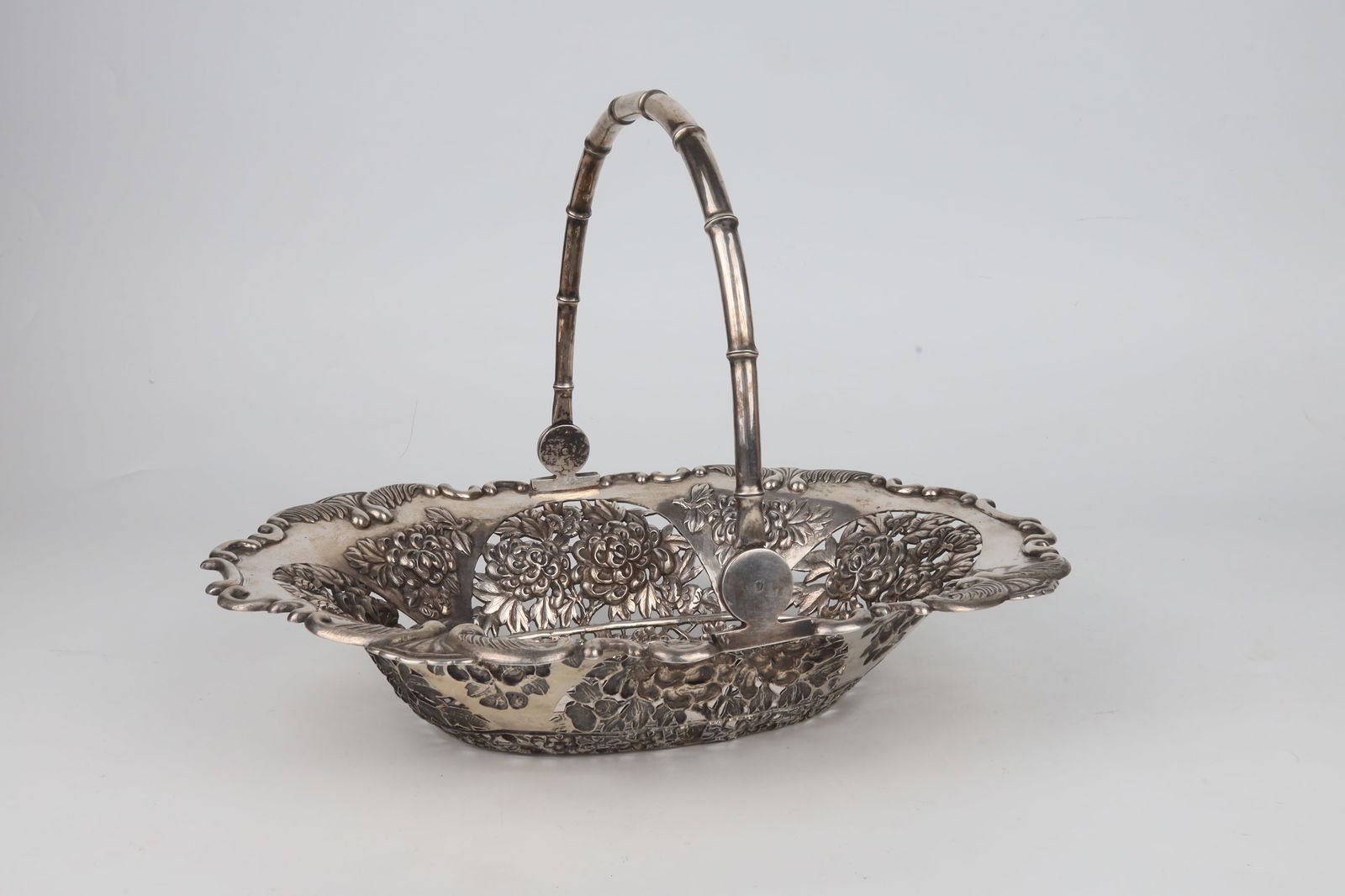 20th Century Shanghai Xingquan Luen-wo Silver Basket: 20th Century Shanghai Xingquan Luen