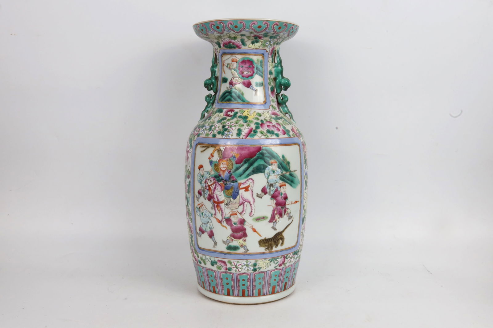 Famille Rose Warriors Vase China 20th Century: Famille Rose Warriors Vase China 20t