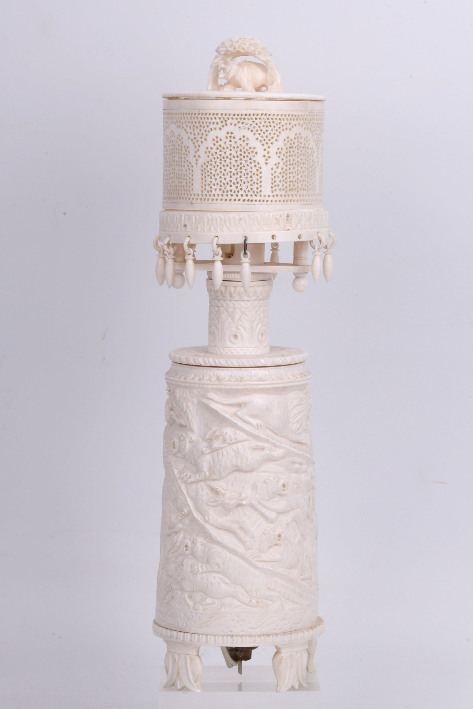 Carved Bone Table Lamp China 20th Century: Carved Bone Table Lamp China 20th Century Dimensions: 34.9cm H 20世纪中国骨雕台灯一件 尺寸：高34.9厘米