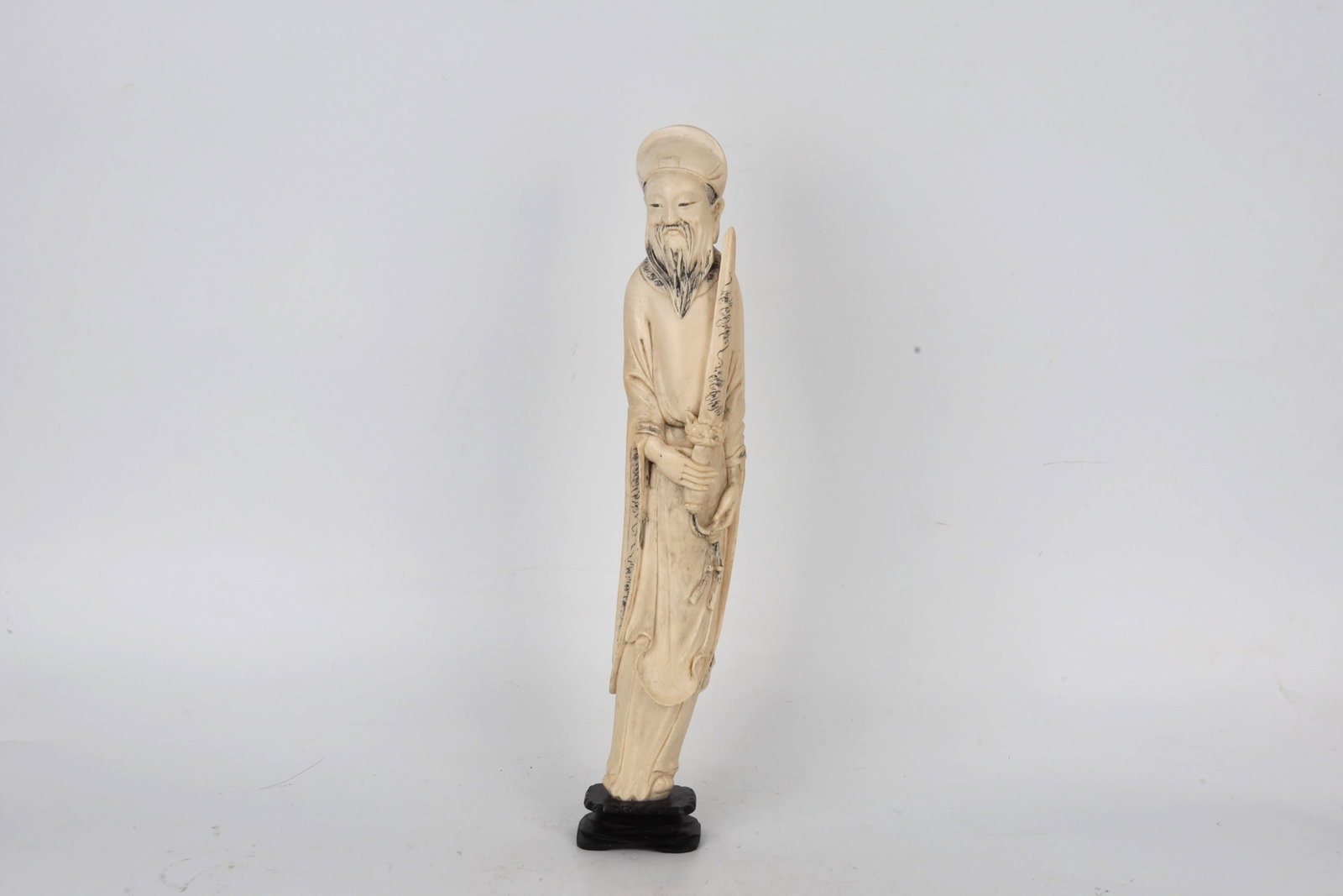 Carved Bone Male Figure China 20th Century: Carved Bone Male Figure China 20th Century Dimensions: 33cm T 20世纪中国骨雕男性立像 尺寸:33厘米高