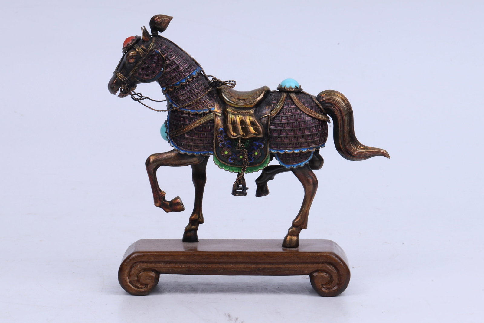 Cloisonné Horse Figure China 20th Century: Cloisonné Horse Figure China 20th Century Dimensions: 12.1cm W, 12.1cm H 20世纪中国珐琅银骏马摆件一件