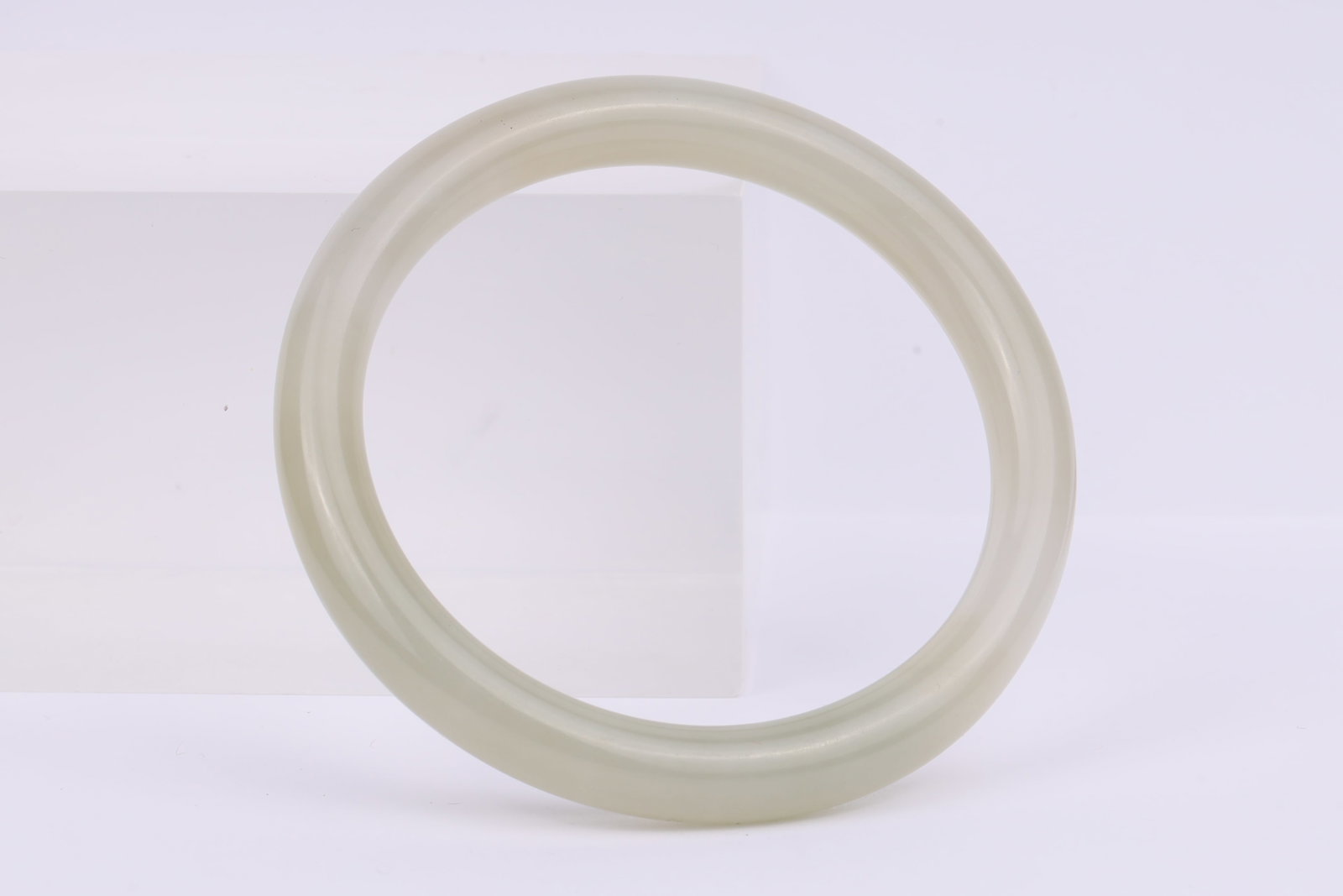 Jade Bracelet China 20th Century: Jade Bracelet China 20th Century Dimensions: 6.1cm inner Dia, 7.7cm outer Dia 20世纪中国玉手镯一件