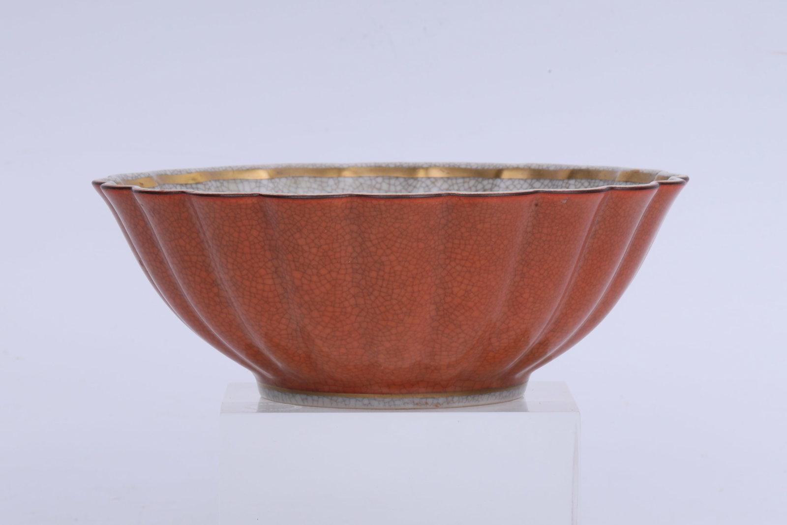 Royal Copenhagen Orange Glazed Bowl: Royal Copenhagen Orange Glazed Bowl Dimensions: 14.3cm Dia, 5.1cm H 丹麦皇家哥本哈根橙釉瓷碗一件