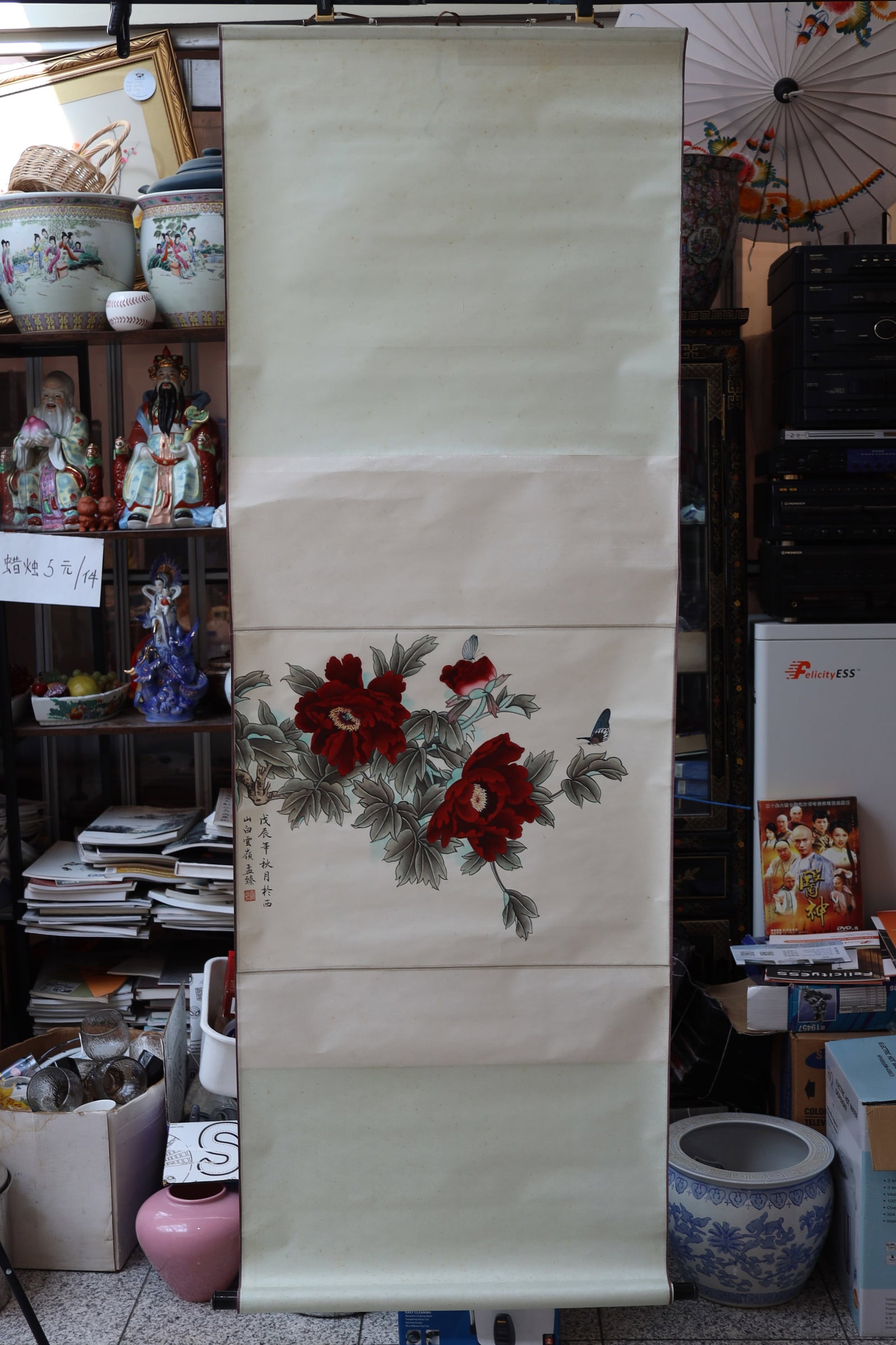 Chinese Floral Hanging Scroll: Chinese Floral Hanging Scroll Dimensions: overall 182.9cm L, 64.5cm W; painting 49.8cm L, 63.5cm W 中国花卉立轴画卷一幅 尺寸A