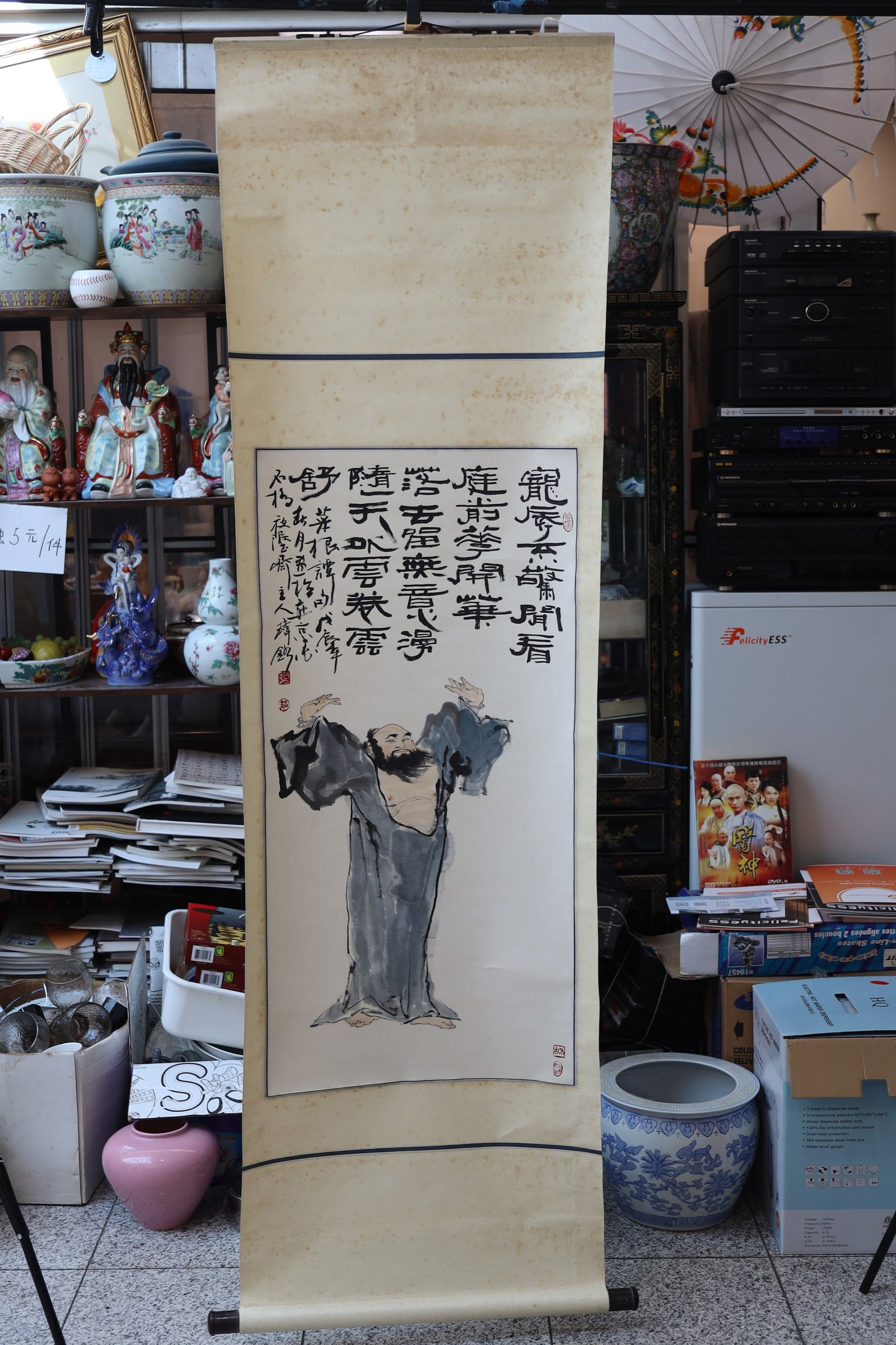 Chinese Figural Hanging Scroll: Chinese Figural Hanging Scroll Dimensions: overall 200.7cm L, 59.1cm W; painting 99.7cm L, 49.5cm W 中国人物立轴画卷一幅 尺寸
