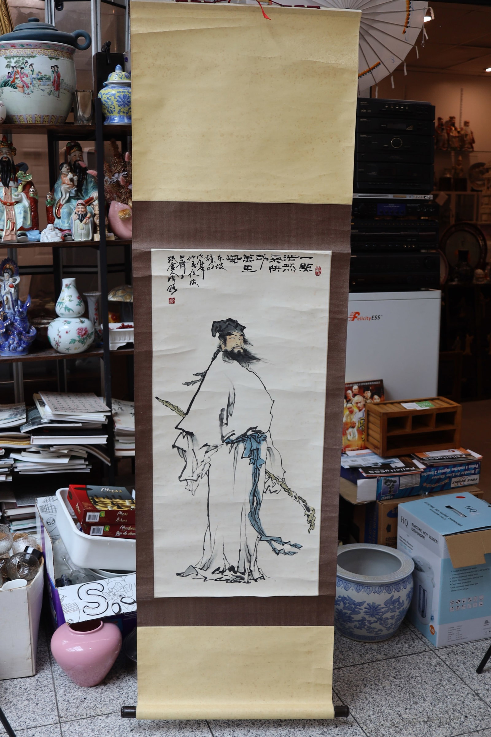 Chinese Figural Hanging Scroll: Chinese Figural Hanging Scroll Dimensions: overall 184.2cm L, 53.3cm W; painting 92.1cm L, 44.5cm W 中国人物立轴画卷一幅 尺寸