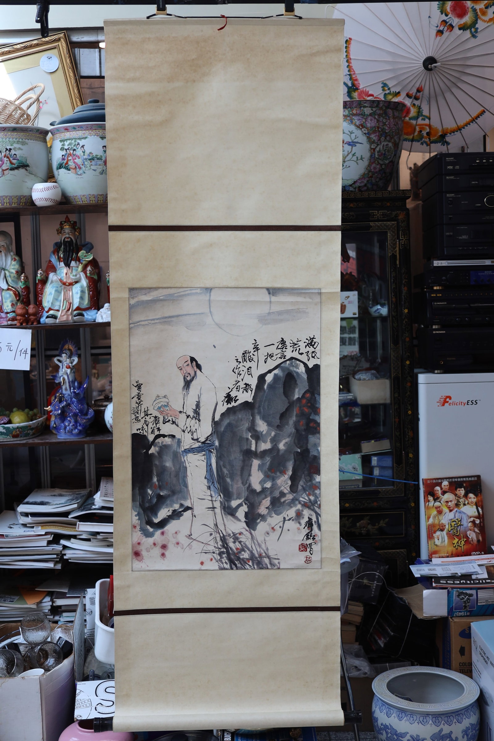 Chinese Figural Hanging Scroll: Chinese Figural Hanging Scroll Dimensions: overall 168.3cm L, 55.2cm W; painting 67.3cm L, 45.1cm W 中国人物立轴画卷一幅
