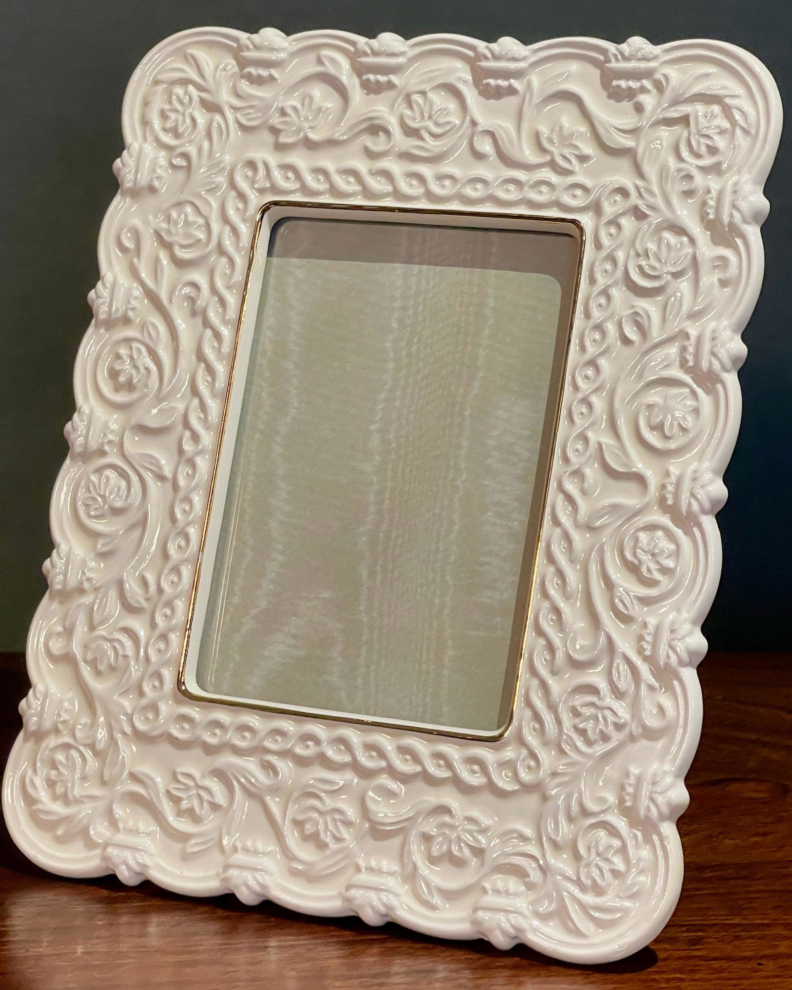 Art Nouveau White/Gold Porcelain Picture Frame 4x6 (1 of 6)