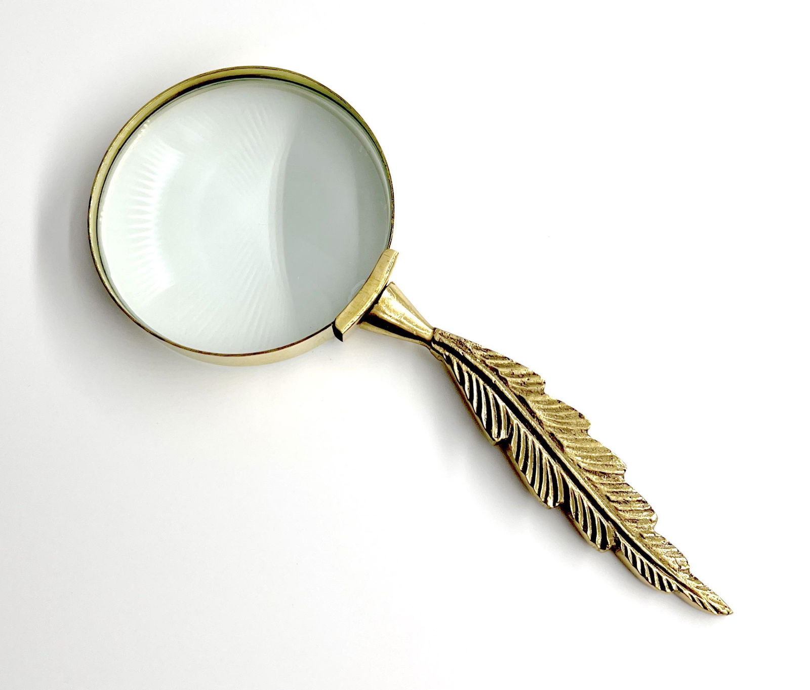 DECORATIVE VICTORIAN-STYLE BRASS MAGNIFYING GLASS (1 of 2)