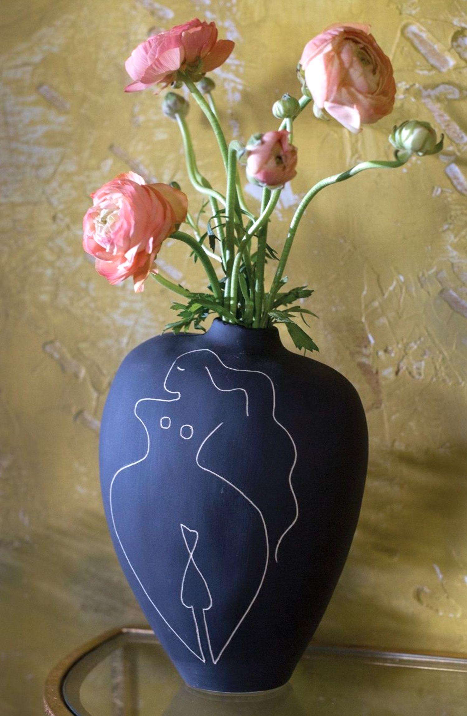 ABSTRACT MODERN MATTE BLACK CERAMIC VASE (1 of 2)
