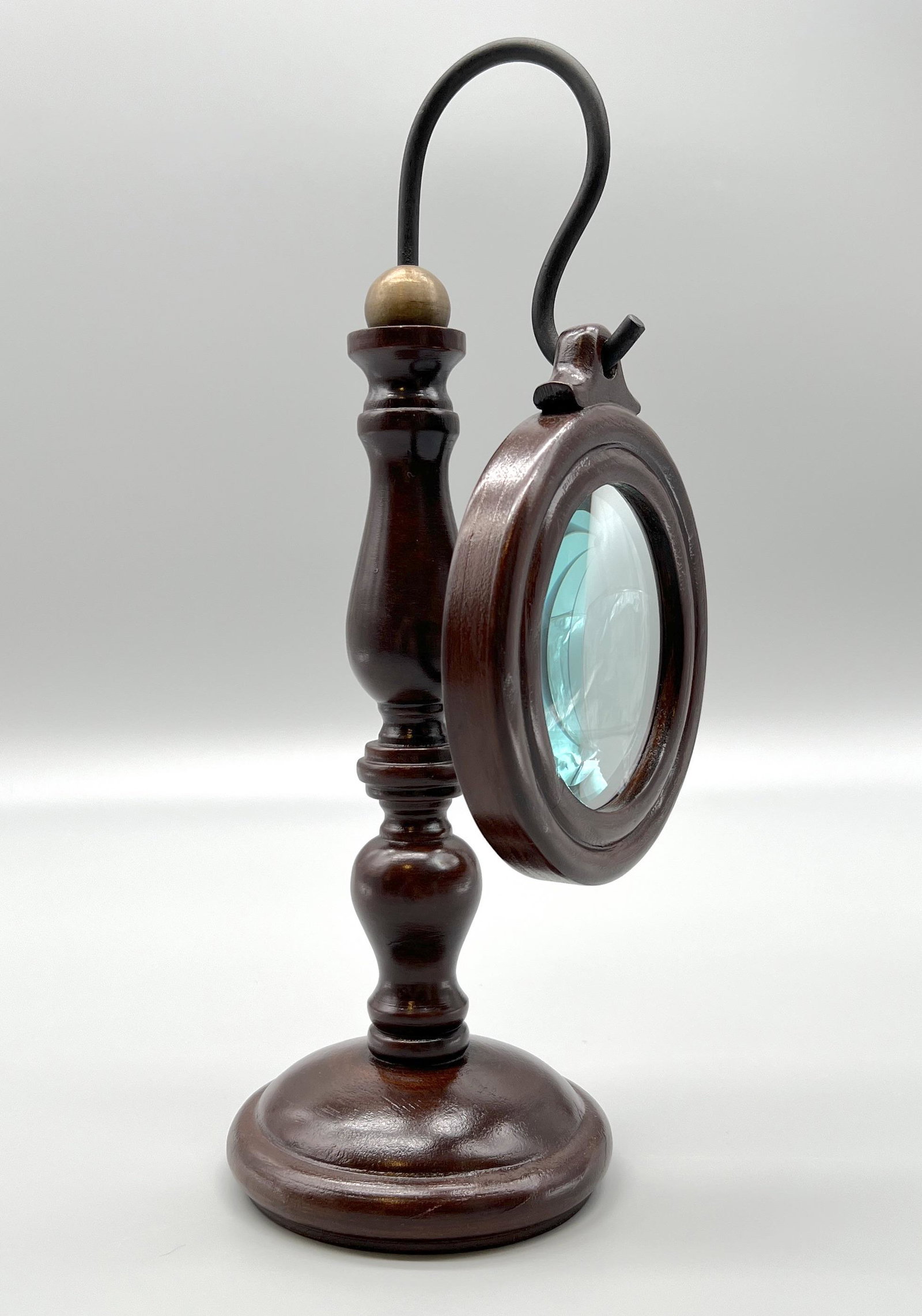 Wooden Magnifying Glass on Stand: Wooden Magnifying Glass on Stand, 5" L x 4.5" W x 13" H