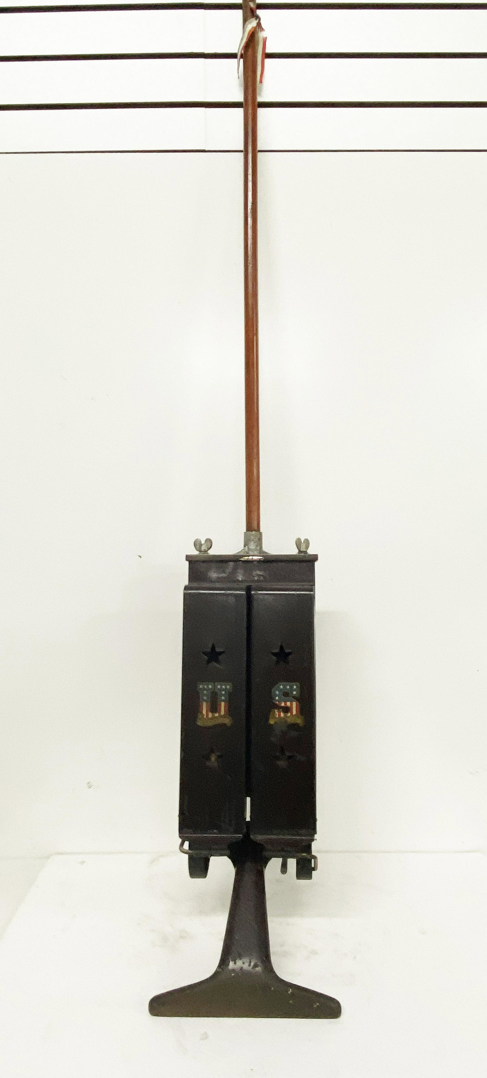 U.S. Manufacturing Co. Warren O. U.S.A Vacuum: The Bellows are in good working order, this is a nice vacuum.