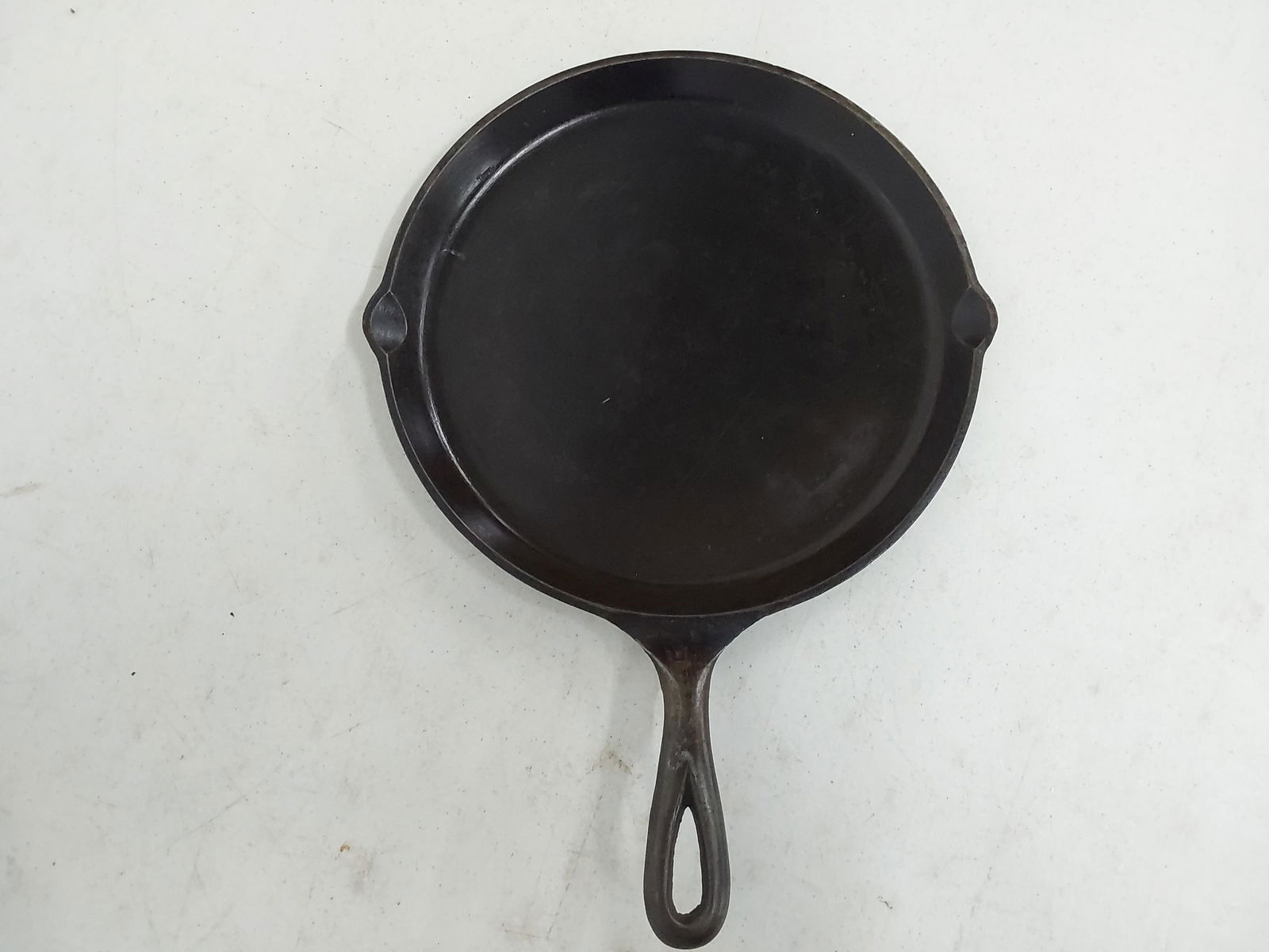 Griswold #108 griddle (1 of 3)