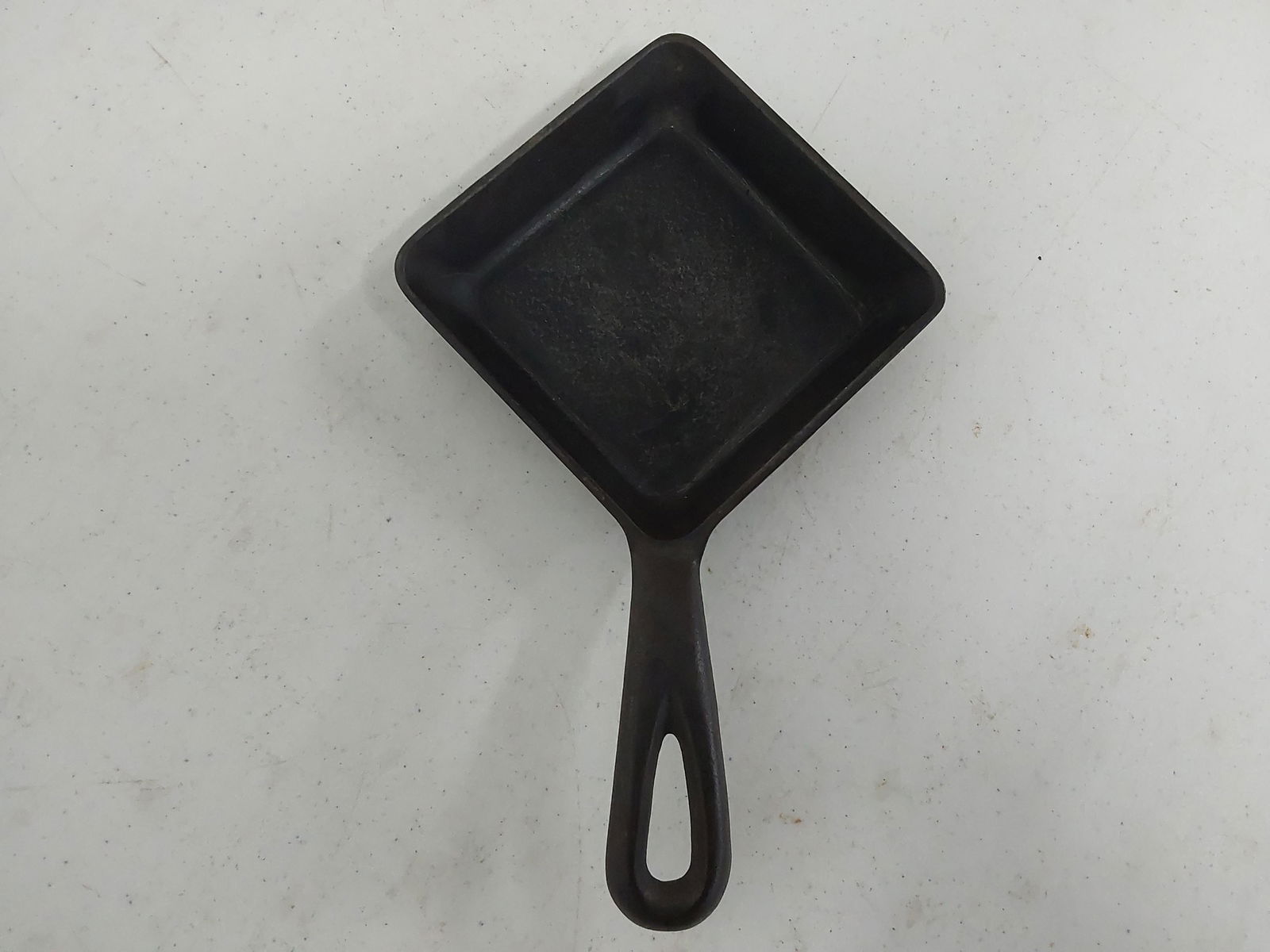 Griswold square egg skillet (1 of 2)