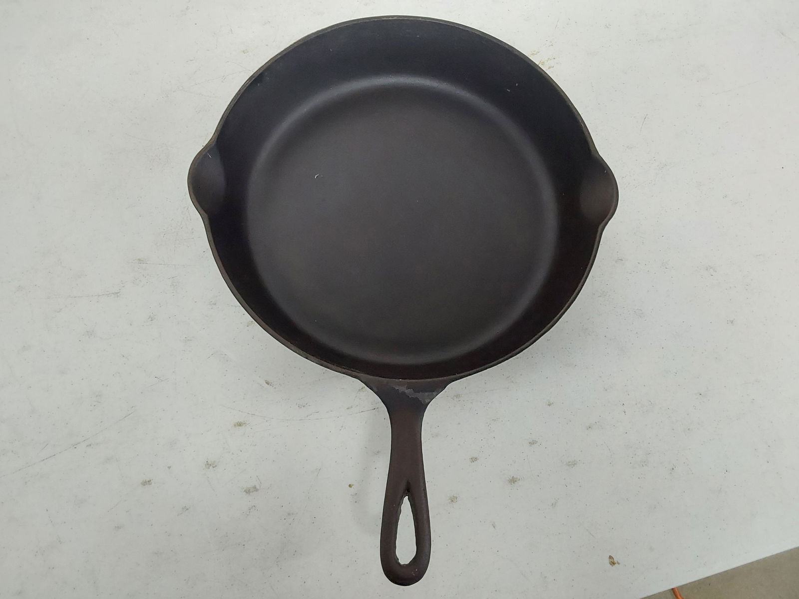 Griswold #9 skillet (1 of 2)