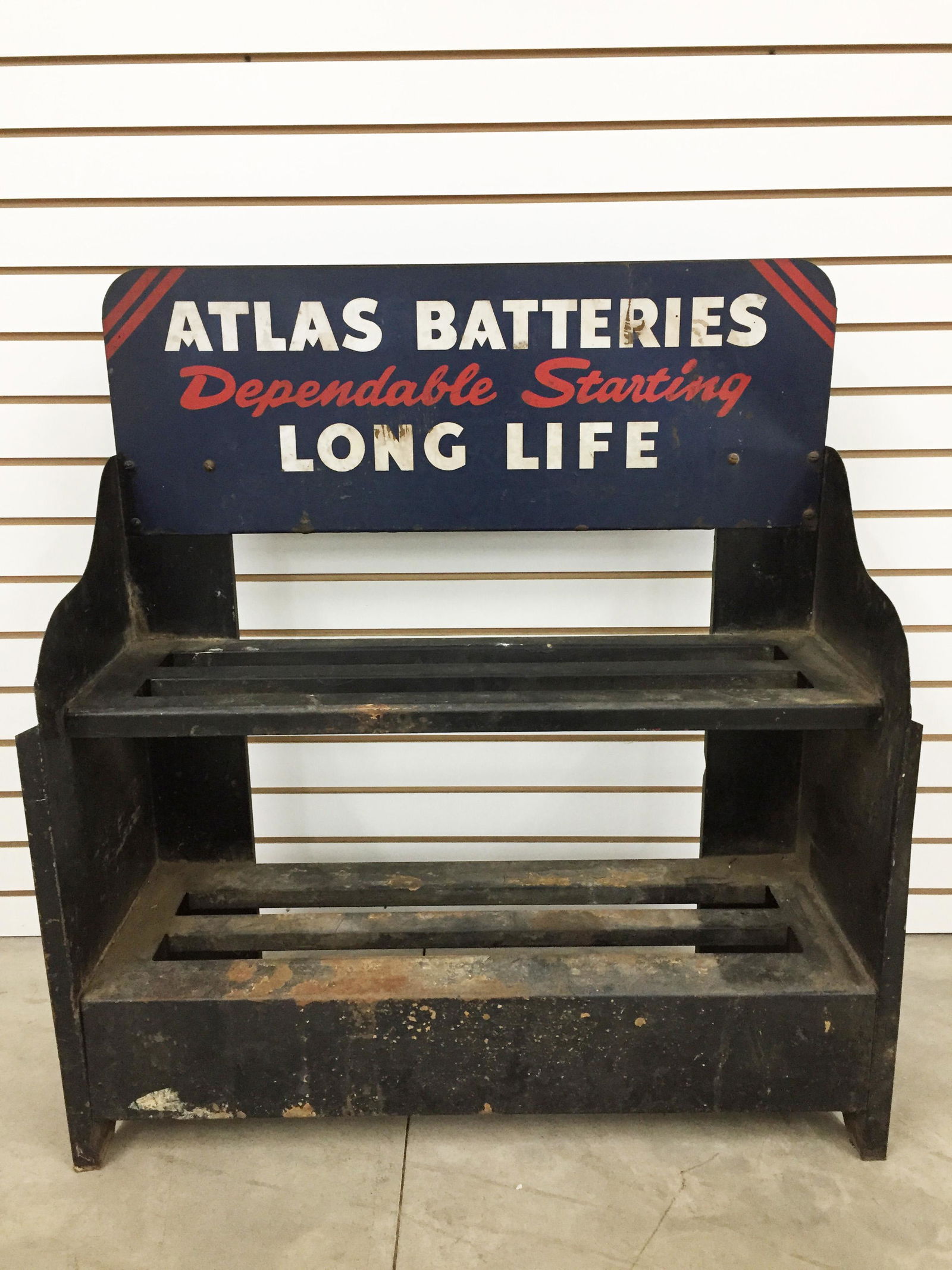 Atlas Batteries display shelf (1 of 1)